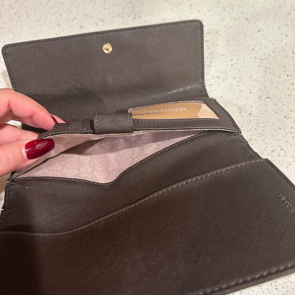 Michael kors wallet - Picture 4 of 8